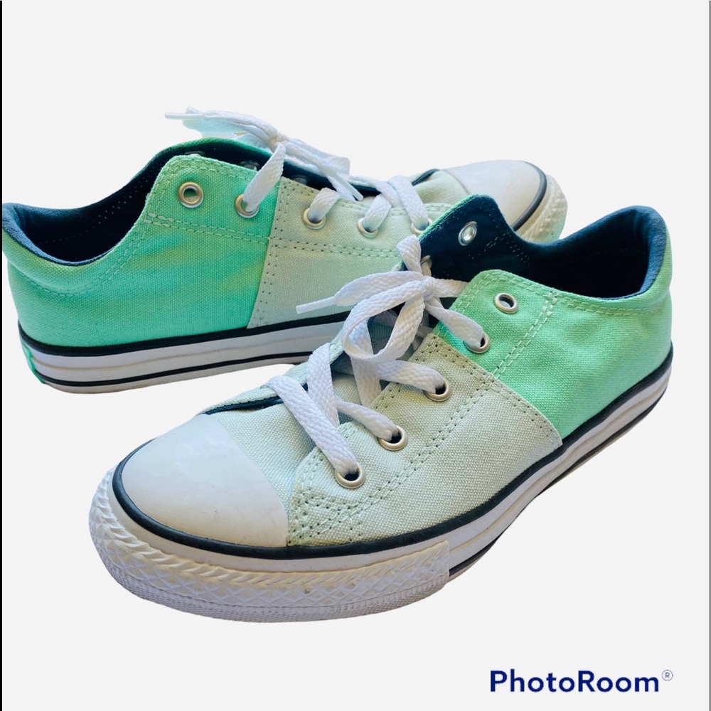 CONVERSE low top sneaker shoes Size Junior 3 Size 6 womens